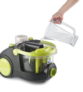 Vacuum cleaner with aquafilter