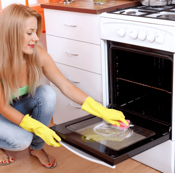 Effective cleaning of gas stove oven